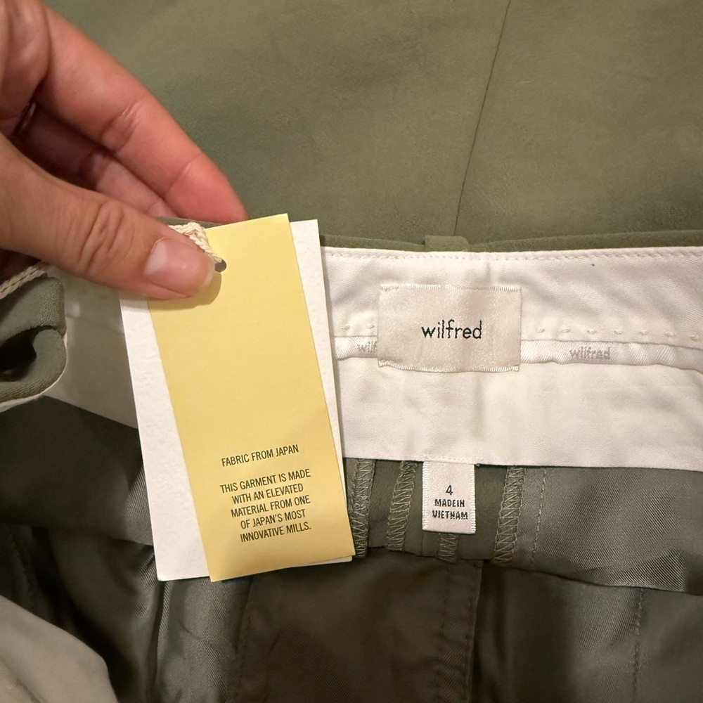Aritzia • Effortless pants 5” in bitter sage - Picture 3 of 3